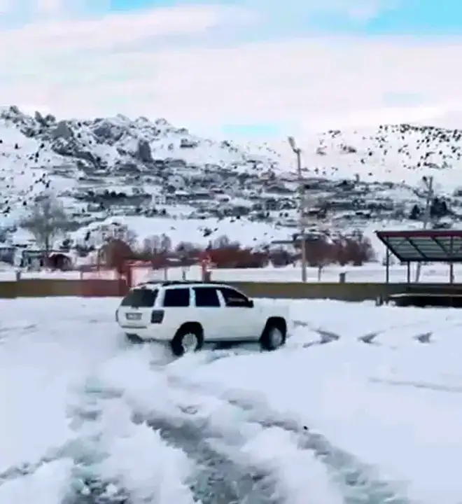 Alanya'da Asma Kilidi Kırdı, Camiye Avlusunda Drift Attı 2